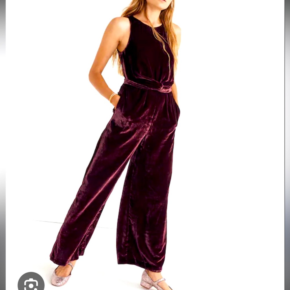 Elegant Velvet Jumpsuit in Rich Burgundy